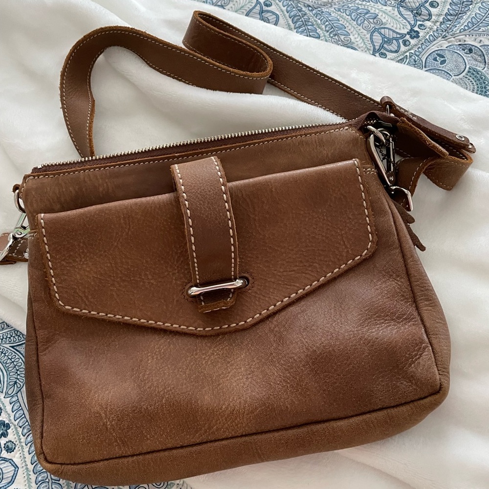 Roots leather bag Great Condition
